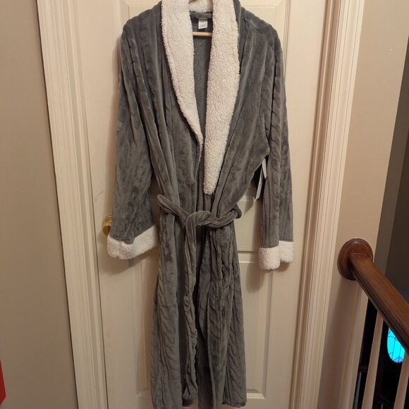 Liz Claiborne Other - Cozy and warm Robe
